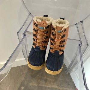 NEW Native snow boots for toddler